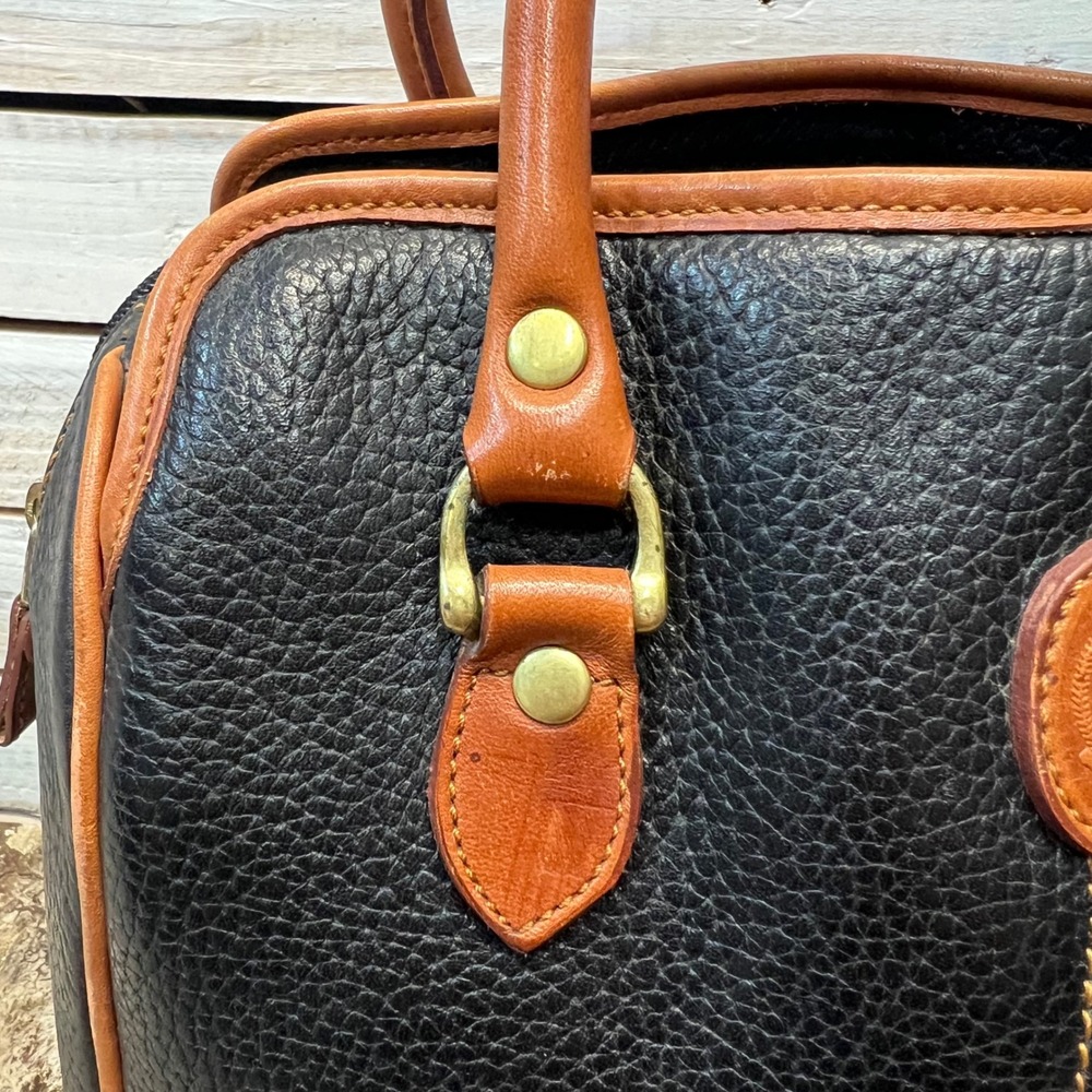 Vintage Liz Claiborne Black Pebbled Leather Satchel Tan Trim Doctor Bag Purse - Picture 3 of 9